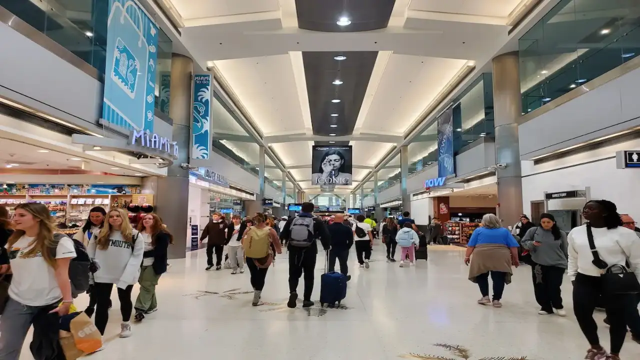 Miami Airport Cell Phone Waiting Area: Location, Rules, and Traffic Flow Explained